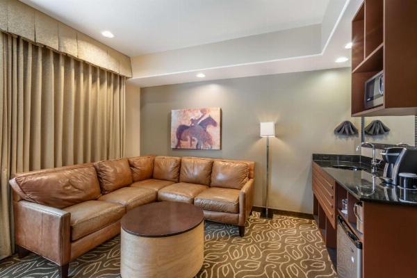 Best Western Premier Ivy Inn & Suites image 18