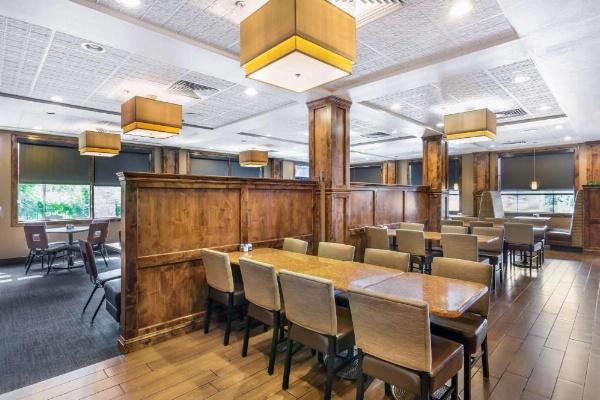 Best Western Premier Ivy Inn & Suites image 9